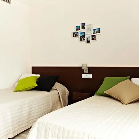 Ginosi Basics Centric Apartel * Castelldefels